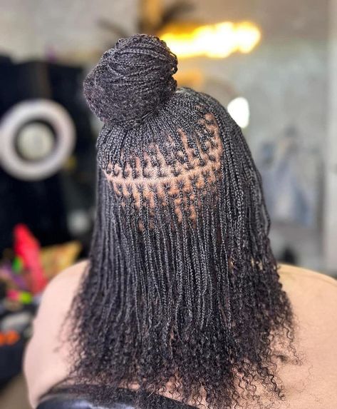 Micro twist hairstyle Micro Twists For Natural Hair, Micro Mini Twist, Micro Braids Natural Hair, Short Micro Braids, Micro Senegalese Twist, Twist Hairstyle, Micro Twists, Mini Twists, Twisted Sister