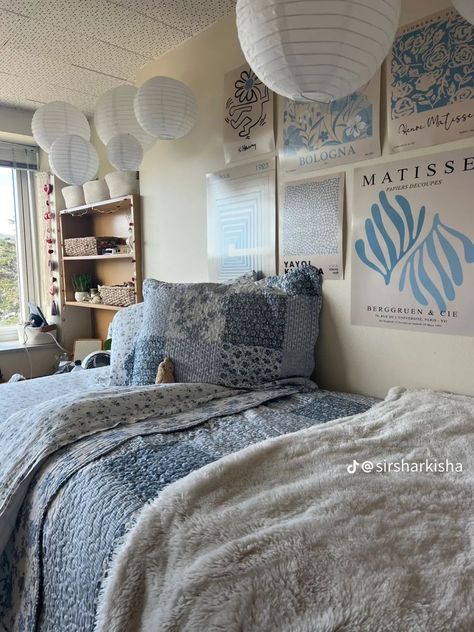 dorm room inspo cozy pink dorm room inspo cozy dorm decor inspo cozy college dorm inspo cozy blue dorm room inspo minimalist cozy college dorm room inspo cozy Blue And Beige Dorm Room, Minimalistic College Dorm, Light Blue College Dorm Room Ideas, Dorm Inspo Cozy Blue, Dorm Room Navy Blue, Navy Blue Dorm Room Ideas, Baby Blue Dorm Room, Blue Themed Dorm Room, College Suite Ideas