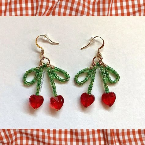 Diy Earrings Seed Beads, Cherry Jewelry Diy, Diy Cherry Earrings, Bead Bow Earrings, Beaded Bow Earrings, Bow Earrings Diy, Diy Dangle Earrings, Anting Manik, Seed Bead Earring