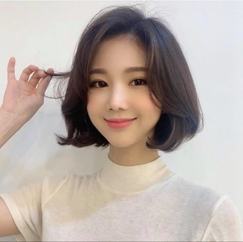 Short Hair Korean Style Bob, Thick Chin Length Hair, Short Haircuts Korean, Korean Short Hair Bob, Short Hair Styles Korea, Korean Short Hair For Chubby Face, Japanese Haircut Short, Bob Haircut Korean, Digital Perm Short Hair