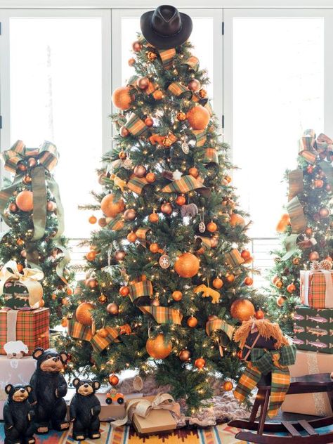 30 Non-Traditional Christmas Tree Themes | HGTV Orange Christmas Decor, Christmas Tree Toppers Unique, Orange Christmas Tree, Thanksgiving Tree, Christmas Tree Decorating Ideas, Tree Decorating Ideas, Christmas Tree Decorating Themes, Orange Christmas, Holiday Trees