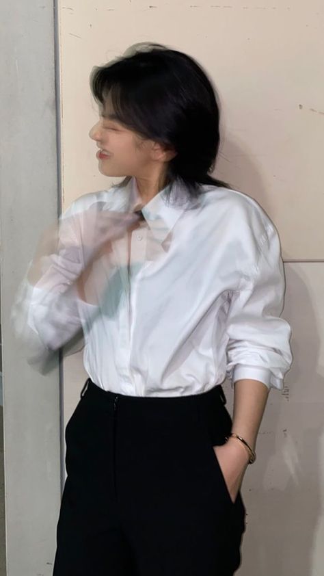 Masculine Girls, Masculine Girl, Lee Jooyoung, Masc Girl, Lee Joo Young, Woman In Suit, Asian Short Hair, Model Outfit, Peinados Fáciles Para Cabello Corto