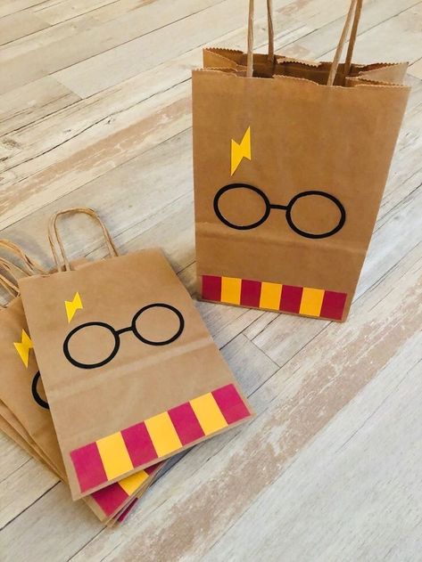 Harry Potter Bags, Harry Potter Theme Birthday Party, Tort Harry Potter, Harry Potter Snacks, Harry Potter Party Decorations, Harry Potter Theme Birthday, Harry Potter Halloween Party, Cumpleaños Harry Potter, Stile Harry Potter