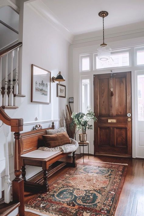 Traditional Entryway, Foyer Ideas Entryway, Entryway Decor Ideas, Home Entryway, Entryway Ideas, Wood Accent, Cottage Homes, Beautiful Home, House Inspo