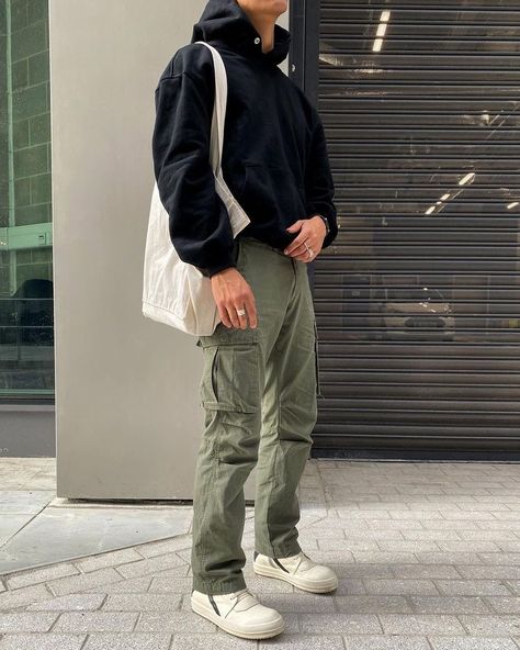 Adventurecore Outfit, Streetwear Summer Fashion, Gay Poses, Pinterest Boy, Male Streetwear, Hoodie Outfit Men, Jack Champion, Asian Streetwear, Guys Fits