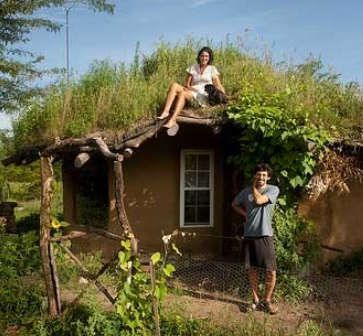 Cob Homes, Cob Building, Casa Hobbit, Student Design, Earthship Home, Mud House, Earth Sheltered, Living Roofs, Natural Homes