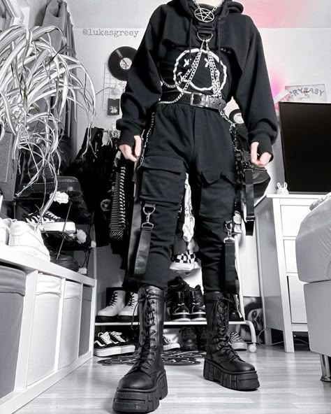 Street Goth Mens, Men Punk Outfits, Masc Emo Outfits 2000s, Punk Men Outfit, E Boy Outfit, Male Goth Outfits, Emo Boy Style, Warcore Outfits, Emo Outfits For Guys