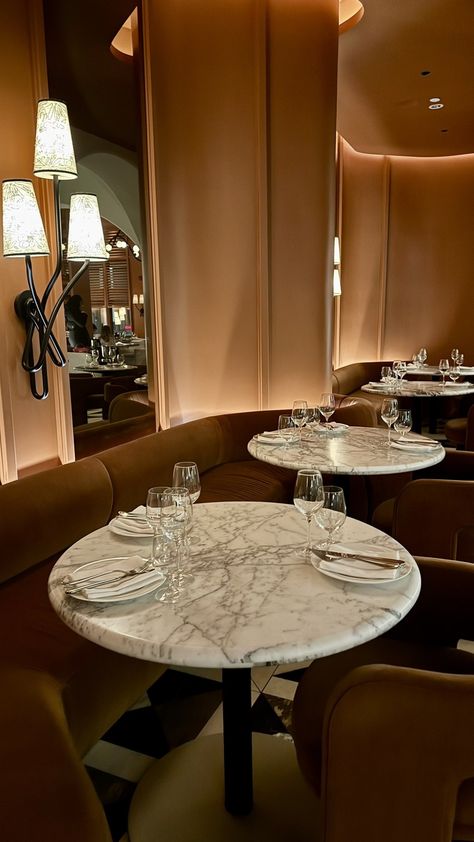 Soho House Berlin, Houses Around The World, Bar Restaurant Interior, Bar Design Awards, Food Inspired, Clay Clay, Bar Design Restaurant, Restaurant Tables, Bar Seating