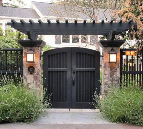 22 Welcoming Garden Gate Designs Colonial Garden, Backyard Gates, Garden Gate Design, Gate Designs Modern, Outdoor Gate, Modern Gate, Front Gate Design, Entrance Gates Design, Main Gate Design