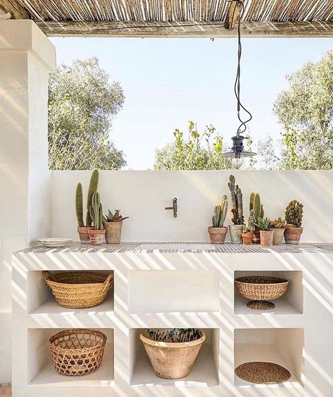 The Style Files on Instagram: “Loving this beautiful outdoor kitchen in Puglia, Italy. Villa from @moroseta_villas, image by @renee_kemps #puglia #italy #outdoorkitchen…” Paper Architecture, Living Photo, Shabby Chic Bedroom, Small Balcony Ideas, Chic Bedroom, Outdoor Kitchen Design, Front Room, Shabby Chic Decor, Pool House