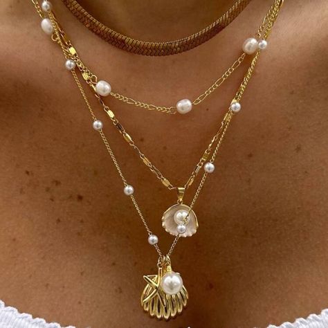 Gold And Pearl 4 Piece Seaside Necklace Set Gold Jewerly Necklace, Greek Goddess Gold Jewelry, Pearl Necklace Mermaid, 21k Gold Necklace, Cute Jewelry Combos, Aethstetic Jewellery, Beach Gold Jewelry, Tropical Jewelry Aesthetic, Cute Gold Jewelry Aesthetic