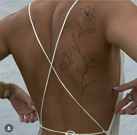 Back Tattoos For Women, Basic Tattoos, Flower Tattoo Back, Petite Tattoos, Tasteful Tattoos, Tattoos Geometric, Spine Tattoos For Women, Inspiration Tattoo, Classy Tattoos