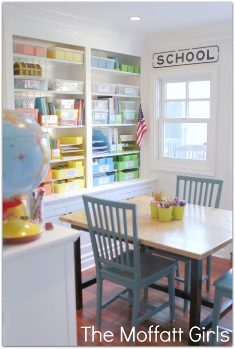 Homeschool Classroom Setup, Homeschool Room Design, Homeschool Room Organization, Homework Room, Classroom Pictures, Homeschool Decor, School Room, Homeschool Organization, Classroom Setup