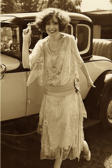 The Flapper 1920s, 1920s Ladies, 1920s Speakeasy Fashion, Flapper Photos, 20s 30s Fashion, 1929 Fashion Women, Fashion In The 1920s, 1920s Womens Fashion Roaring 20s, 1920s Wealthy Fashion