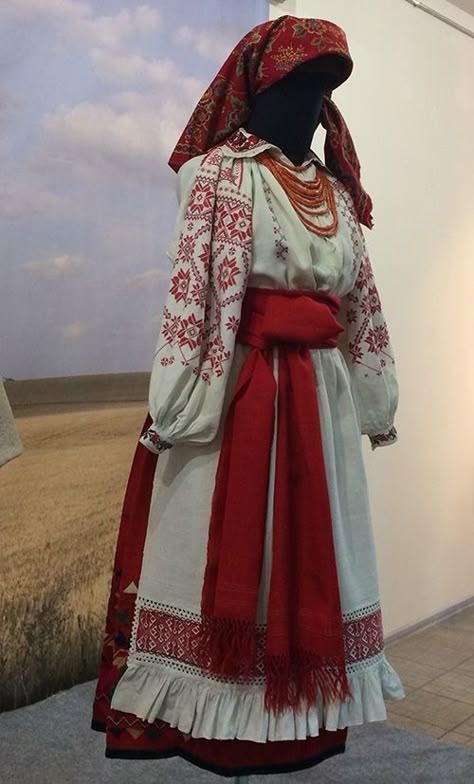 Costume2 Polissia2 Ukraine Clothing, Ukraine Culture, Russian Clothing, Ukrainian Clothing, Costumes Around The World, Ukrainian Dress, National Clothes, European Outfit, Folk Clothing