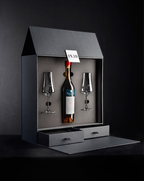 Cognac Luxury Packaging on Behance Packing Box Design, Luxury Box Design, Luxury Box Packaging, Wine Packaging Design, Luxury Packaging Design, Alcohol Packaging, Wine Gift Boxes, Beer Packaging, Bottle Box