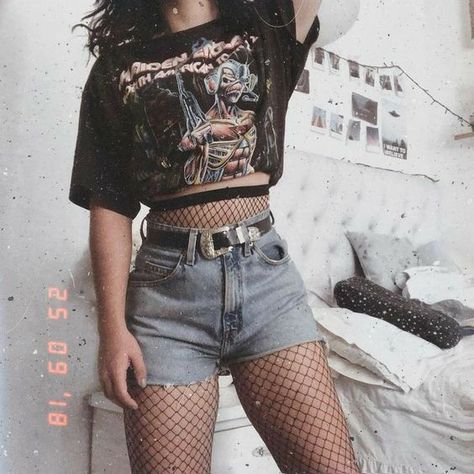 16-year-old Scarlette Russo has never got along with the universe. In… #teenfiction #Teen Fiction #amreading #books #wattpad Rok Outfit, E Girl Outfits, Mode Tips, Fest Outfits, Aesthetic Grunge Outfit, Green Converse, Grunge Look, Rock Concert, Looks Black