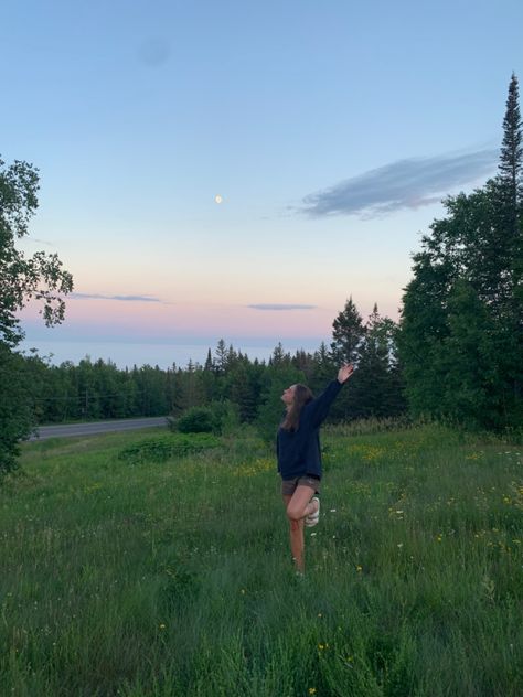 summer sunset in the midwest ski resort field Summer In The Woods, Summer Midwest Aesthetic, Summer In The Midwest, Summer Aesthetic Midwest, Summer Small Town, Midwestern Summer Aesthetic, Minnesota Summer Aesthetic, Simple Summer Aesthetic, Romanticize Summer