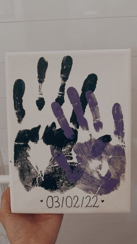 Handprint Art Couples, Mains Couple, Couples Art Project, Handprint Painting, Couple Crafts, Drawings For Boyfriend, Diy Photo Book, Couples Art, Baby Scrapbook Pages