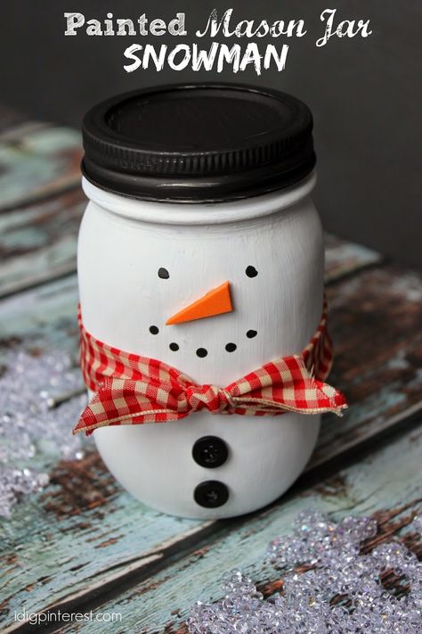 I’m slightly obsessed with Mason jars right now, and because my Santa Painted Mason Jar was such a hit, I decided to craft a different gift that can be given all winter long, with this DIY Snowman Jar. I think he’s kinda cute.    I’m all about simple, homemade gifts, and this one was so... Jar Snowman, Mason Jar Snowman, Diy Snowman Decorations, Mason Jar Christmas Crafts, Christmas Mason Jars Diy, Mason Jar Christmas Gifts, Crafts Simple, Snowman Crafts Diy, Painted Snowman