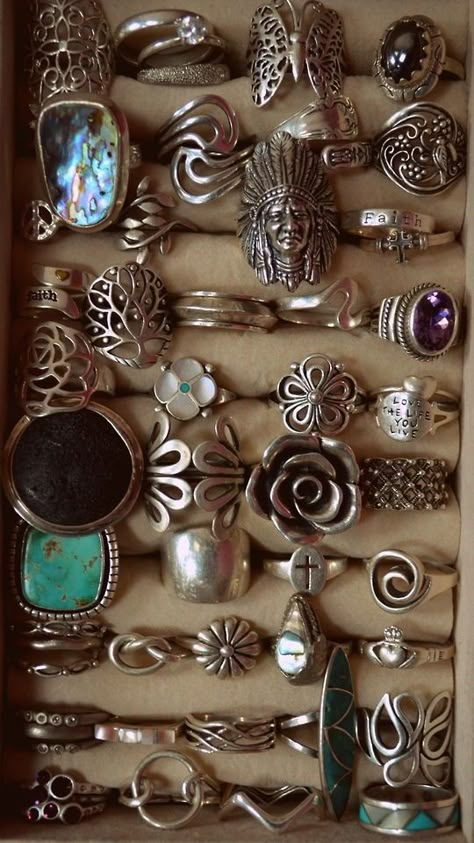 Boho Tribal Sterling Silver (& Some Turquoise)   Rings! Rings Vintage Boho, Turquoise Accessories, Look 80s, Mode Hippie, Indie Jewelry, Estilo Hippie, Piercings Jewelry, Dope Jewelry, Funky Jewelry