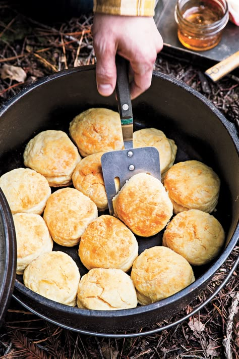 Dutch Oven Recipes For Camping, Cast Iron Dutch Oven Cooking, Recipes For Camping, Bannock Bread, Dutch Oven Recipes Cast Iron, Dutch Oven Camping Recipes, Best Dutch Oven, Dutch Oven Camping, Camping Breakfast