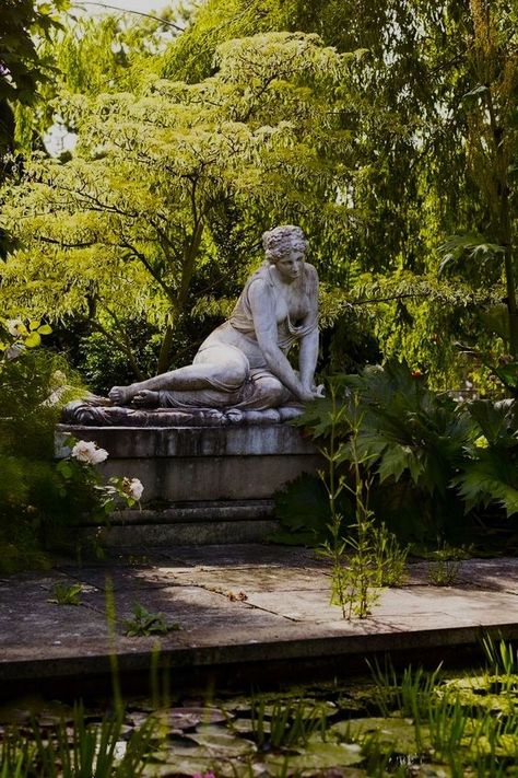 Sculptures In Garden, Sonic Game, Sonic Frontiers, Great Dixter, Game Sonic, Greek Statues, Ancient Statues, New Garden, The Secret Garden