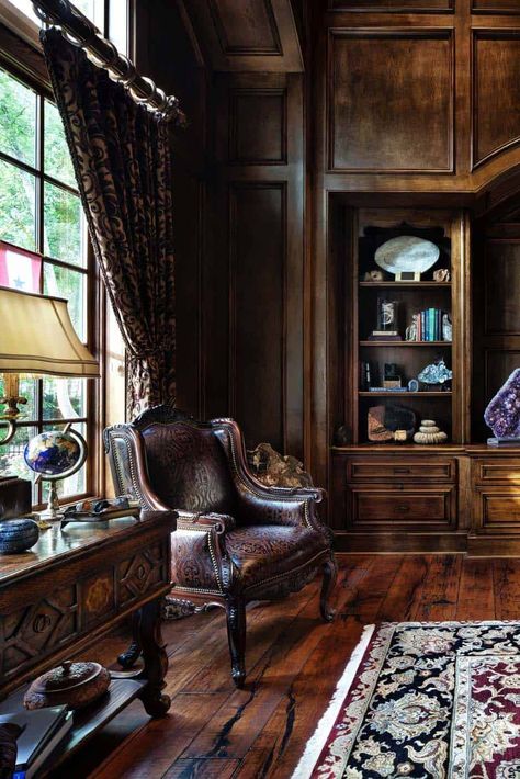 Dream House Tour: English manor house with opulent details in Texas Casa Hobbit, Traditional Home Office, English Manor Houses, English Decor, Interior Vintage, A Living Room, Home Library, Front Room, Traditional Decor