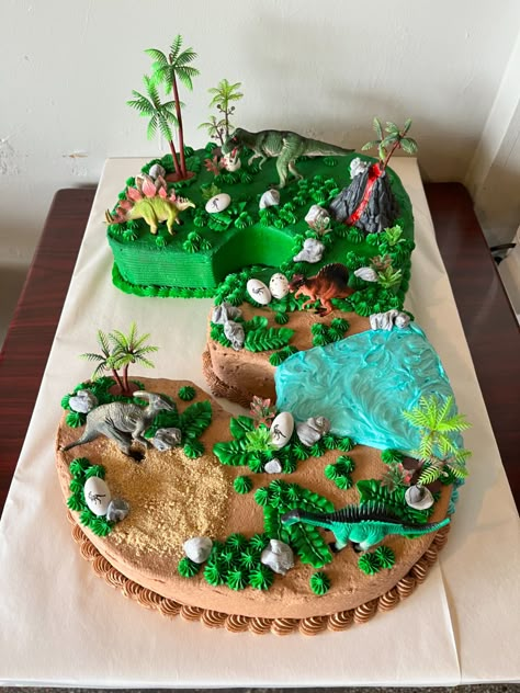 The Good Dinosaur Cake, Felix Birthday, Dinosaur Cakes, Jurassic Park Birthday, Dino Cake, Dinosaur Birthday Cakes, Dinosaur Themed Birthday Party, Park Birthday, Torte Cupcake