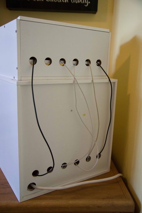 DIY charging station! Even better when you click on the photo for instructions!! Love it! Diy Charging Station Ideas, Charging Station Ideas, Diy Charging Station, Ipad Charging Station, Electronic Charging Station, Phone Charging Stations, Phone Charging Station, Bedroom Hacks, Charger Station