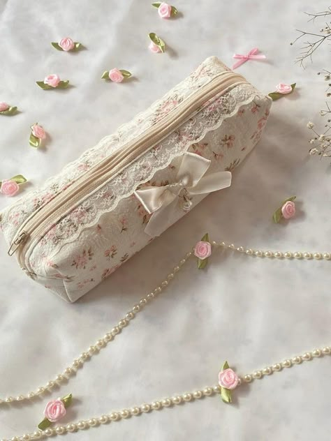 Coquette Pen Case, Floral Pencil Pouch, Aesthetic Pencil Pouch, Christmas Gift Ideas - Etsy Aesthetic Pencil Pouch, Pencil Pouch Aesthetic, Pouch Aesthetic, Aesthetic Stationary, School Pouch, Pretty Tote Bags, Stylish School Bags, School Pencil Case, Cute School Stationary