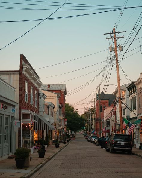 Maryland Avenue at sunset in Annapolis, Maryland Annapolis Maryland Aesthetic, Annapolis Aesthetic, Maryland Asthetic, Maryland Aesthetic, Maryland Summer, Cumberland Maryland, American States, Birthday Aesthetic, Pretty Life