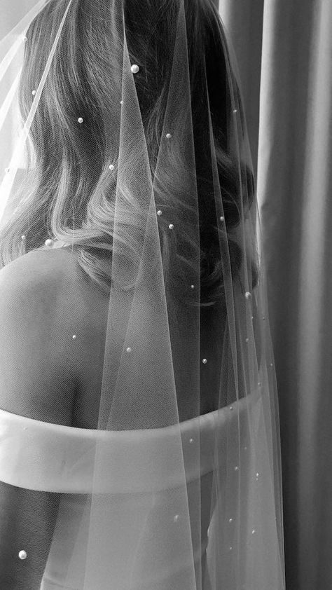 Wedding Bubbles, Pearl Veil, Bride Veil, Wedding Dress With Veil, Dream Wedding Ideas Dresses, Pearl Bridal, Headpiece Wedding, Wedding Mood, Bespoke Wedding