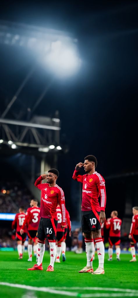 Aesthetic Football Pictures, Rashford Wallpapers, Marcus Rashford Wallpaper, Aesthetic Football, Manchester United Team, Manchester United Legends, Manchester United Wallpaper, United Wallpaper, Football Players Images