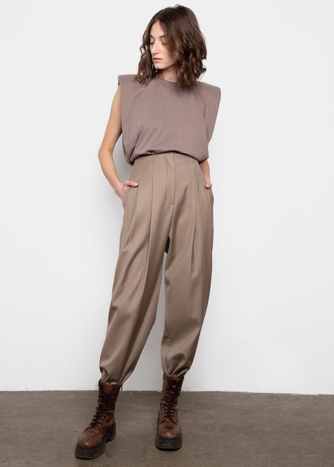 Taupe Outfit, Outfits Nyc, Trouser Outfit, The Frankie Shop, Frankie Shop, Soft Dress, Dark Taupe, Pleated Trousers, Clothes Shop