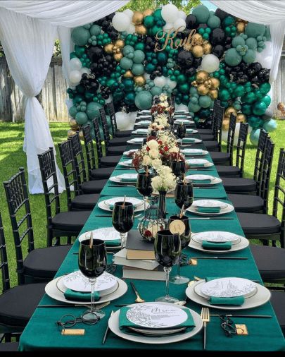 54 Genius Graduation Party Ideas that'll guarantee fun in 2023 Creative Graduation Party Ideas, Graduation Party Table, Backyard Graduation Party, Outdoor Graduation Parties, Outdoor Graduation, Graduation Dinner, Graduation Party High, Graduation Tables, Graduation Party Themes