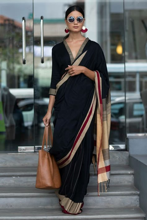 robe Black Sari, Formal Saree, Saree Blouses Designs, Indian Sari Dress, Saree Looks, Saree Draping Styles, Mode Hippie, Blouses Designs, Sari Blouse Designs