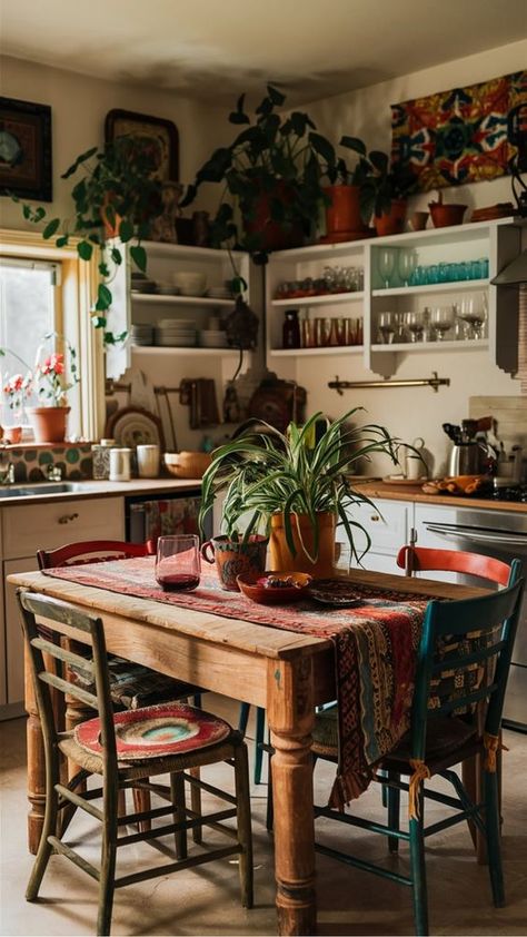 Eclectic Boho Dining Table, Cozy Boho Kitchen Ideas, Farmhemian Decor Kitchen, Modern And Vintage Kitchen, Earthy Tone Apartment, Mid Century Eclectic Kitchen, Contemporary Boho Kitchen, Cottage Boho Kitchen, Bohemian Lifestyle Aesthetic