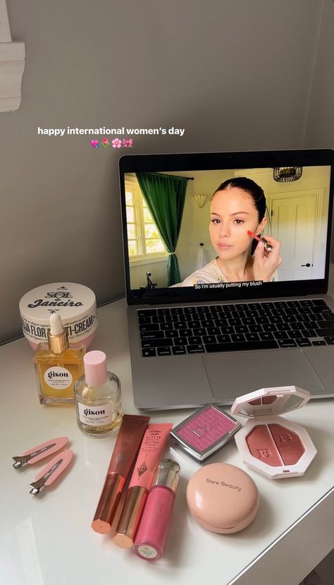 Getting Ready Aesthetic, Ready Aesthetic, Alat Makeup, Mac Book, Vogue Beauty, Makeup Items, Without Makeup, Girls Makeup, Cute Makeup