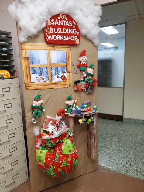 Door Decorating Contest Ideas, Holiday Door Decorating Contest, Winter Door Decorations Classroom, Hall Door, Christmas Cubicle Decorations, Diy Christmas Door Decorations, Door Decorations Classroom Christmas, Holiday Door Decorations, Classroom Christmas Decorations