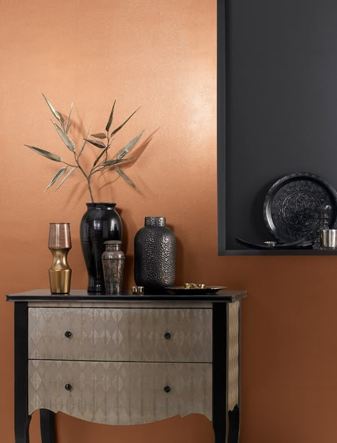 Our Copper metallic paint provides a stunning backdrop to a room. The paint creates a lustrous look of metallic shine to your walls and combined with a matt emulsion, makes an interesting contrast. Copper Paint Colors, Gold Living Room Walls, Metallic Copper Paint, Metallic Paint Walls, Gold Painted Walls, Copper Room, Metallic Paint Colors, Copper Bedroom, Crown Paints