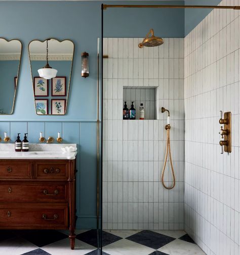 Small Bath Vanity Ideas, Blue Backsplash Bathroom, Small Blue Bathroom, Blue And White Bathroom, Quirky Bathroom, Navy Bathroom, Mcm Home, Blue Backsplash, Eclectic Cottage