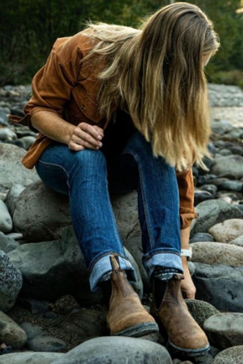 Blundstones And Jeans, Blundstone Women Outfit Jeans, Styling Blundstone Boots Women, Blundstone Styling, Outfits With Blundstones, Outfits With Blundstone Boots, How To Style Blundstone Boots, Womens Blundstone Boots, Blundstone Boots Outfit