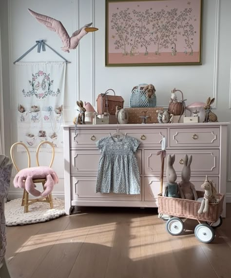 Whimsical Toddler Girl Room, Vintage Toddler Girl Room, Vintage Girls Room, Vintage Toddler Rooms, Pink Toddler Rooms, Whimsical Kids Room, Girls Bedroom Vintage, Vintage Girls Rooms, Vintage Kids Room