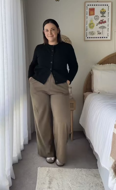 Plus Size Outfits Europe, Plus Size Triangle Shape Outfits, Plus Size 2025 Outfits, Office Outfits Women Xl, Corporate Outfits Fall, Midsize Work Outfits Women, Winter Business Casual Outfits Midsize, Office Casual Outfits Women Midsize, Professional Midsize Outfits