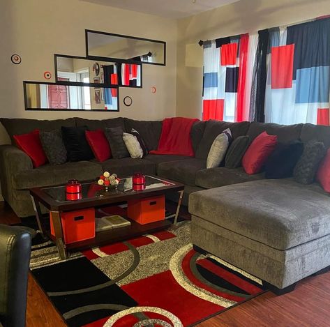 Red Black And Grey Living Room Ideas, Red Rooms Ideas, Red Black And White Living Room, Gray And Red Living Room, Red And Grey Living Room, Red Sectional Living Room, Red Apartment Decor, Grey House Paint, Grey And Red Living Room