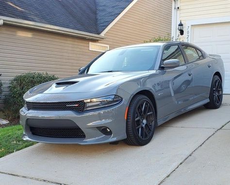 Dodge Charger Rt 2019, Doge Charger Srt, Grey Dodge Charger, Dodge Charger Aesthetic, Charger Car Dodge, Bmw Outfit, Bmw Offroad, Grey Cars, 2019 Dodge Charger