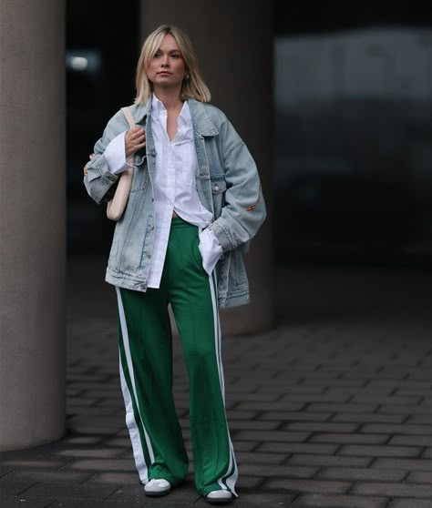 Adidas Track Pants Outfit, Adidas Street Style, Adidas Pants Outfit, Sport Casual Outfit, Looks Adidas, Track Pants Outfit, Adidas Outfits, Adidas Hose, Moda Denim