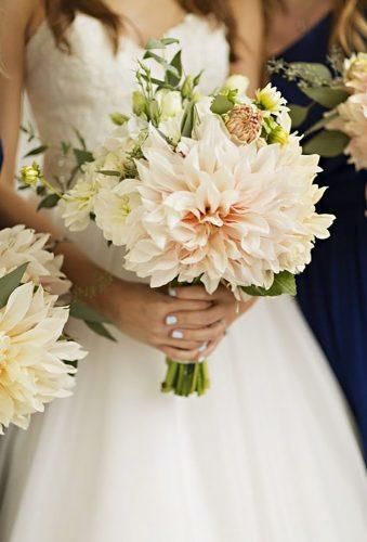 Dahlia Wedding Flowers, Dahlia Wedding Bouquets, Dahlia Wedding, Wedding Flower Trends, Dahlias Wedding, Elegant Wedding Flowers, Wedding Flower Guide, 2019 Nails, Dahlia Bouquet