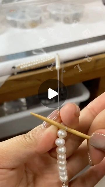 Pearl Knotting Tutorial, Pearl Bracelet Aesthetic, Knotting Pearls, Pearl Knotting, How To Wear Pearls, Couture Beading, Pearl Trend, Whimsical Accessories, Beads Craft Jewelry